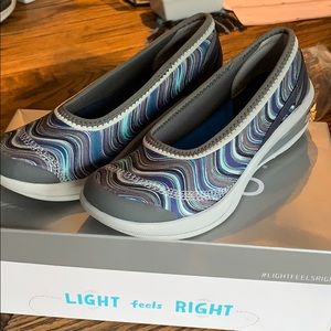 BZees size 6 Flawless shoes in Blue
